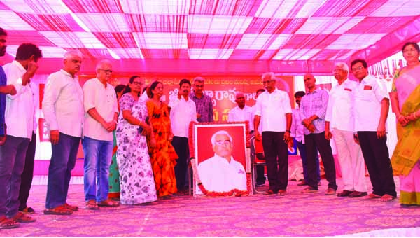 సుబ్బారావుకు ఘన నివాళి