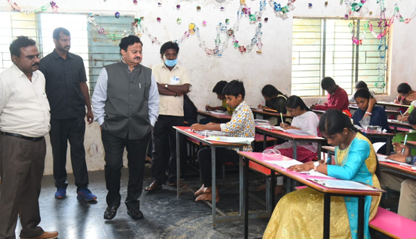 /Collector-inspected-the-10th-class-examination-centre