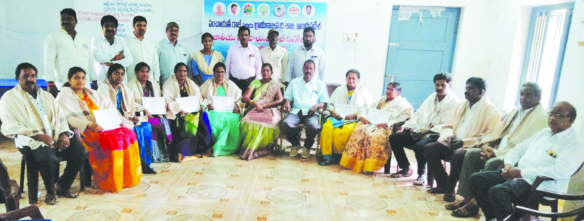 ఉత్తమ గ్రామ పంచాయతీలకు అవార్డులు