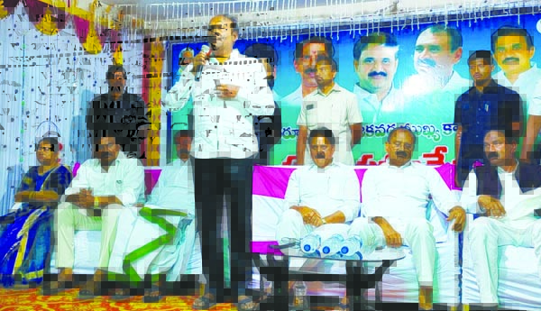 పార్టీ గెలుపు కోసం పని చేద్దాం: ఆమంచి