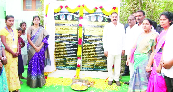 సిమెంట్‌ రోడ్డు ప్రారంభం