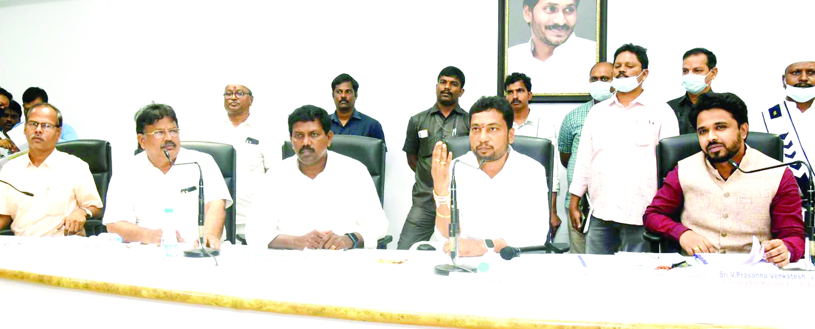 కాలనీలపై కలవరం..!