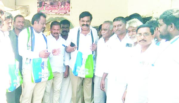 పేదల సంక్షేమానికి కృషి : ఎమ్మెల్యే