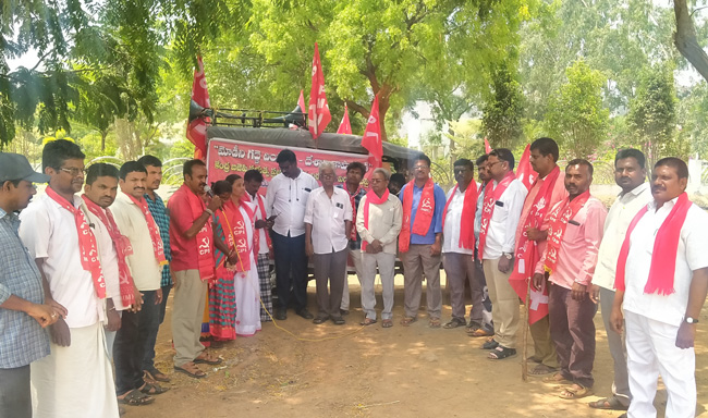 మతోన్మాదాన్ని రెచ్చగొడుతున్న బిజెపి