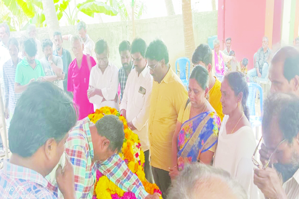 అశ్రు నయనాలతో వసంతకుమార్‌కు వీడ్కోలు