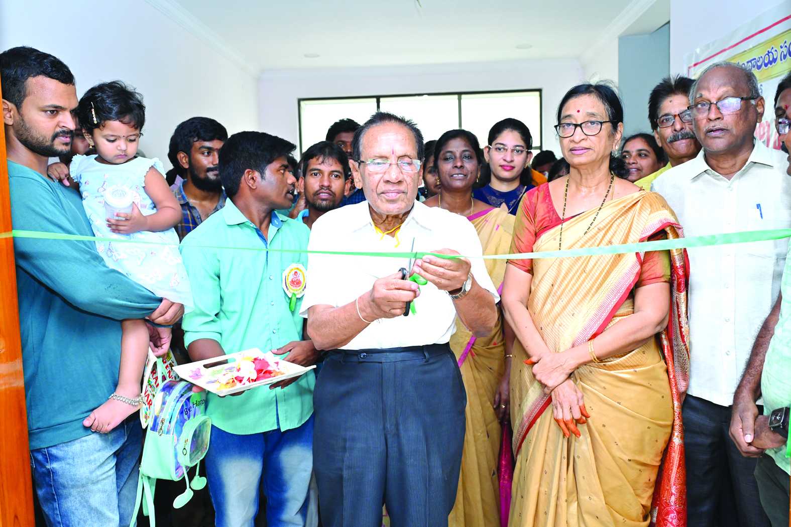 పుస్తక పఠనంతో విజ్ఞానం