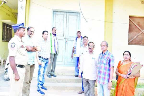 భద్రత నడుమ ఇవిఎంల తరలింపు