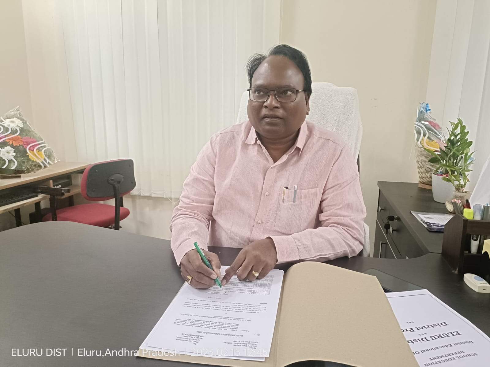 పది పరీక్షా కేంద్రాల వద్ద నో సెల్‌ఫోన్‌ జోన్‌