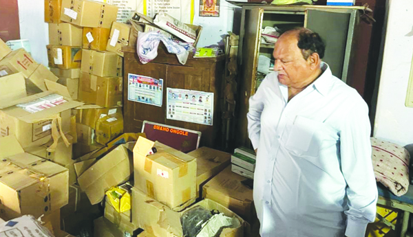 ప్రభుత్వ వైద్యశాలను తనిఖీ చేసిన కరణం