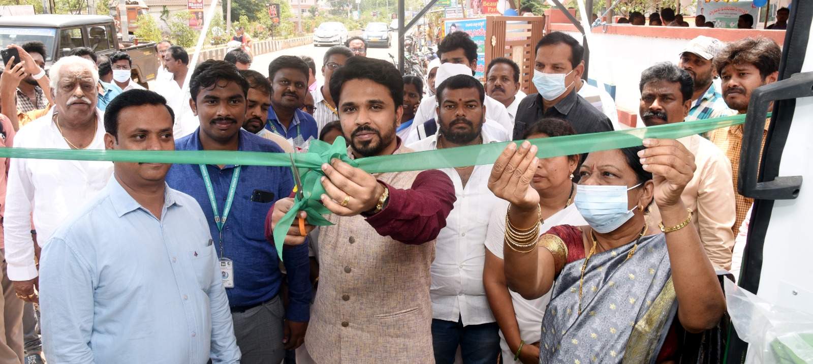 ప్రజల వద్దకే ప్రభుత్వ వైద్య సేవలు