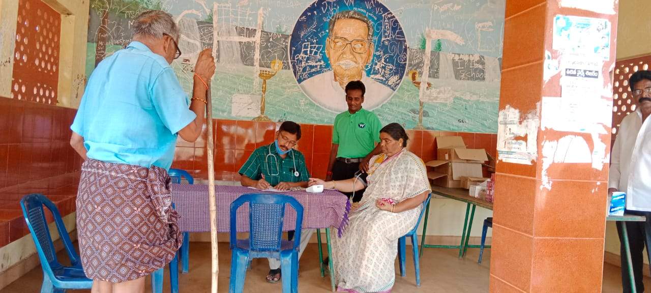 ఉచిత వైద్యసేవలు వినియోగించుకోండి