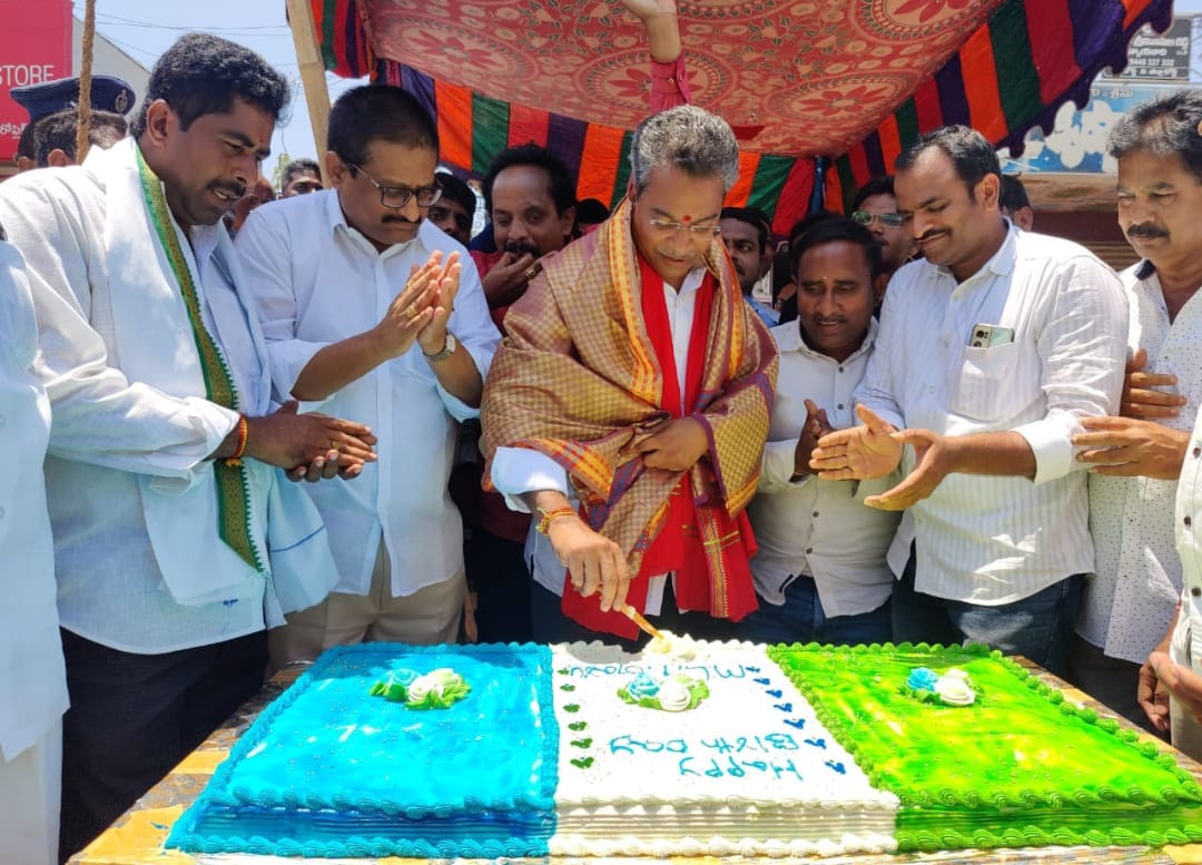 ఘనంగా వసంత జన్మదిన వేడుకలు