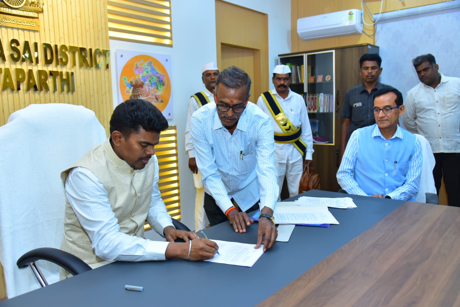 జిల్లా అభివద్ధికి కషి చేస్తా : నూతన కలెక్టర్‌ పి.అరుణ్‌్‌బాబు