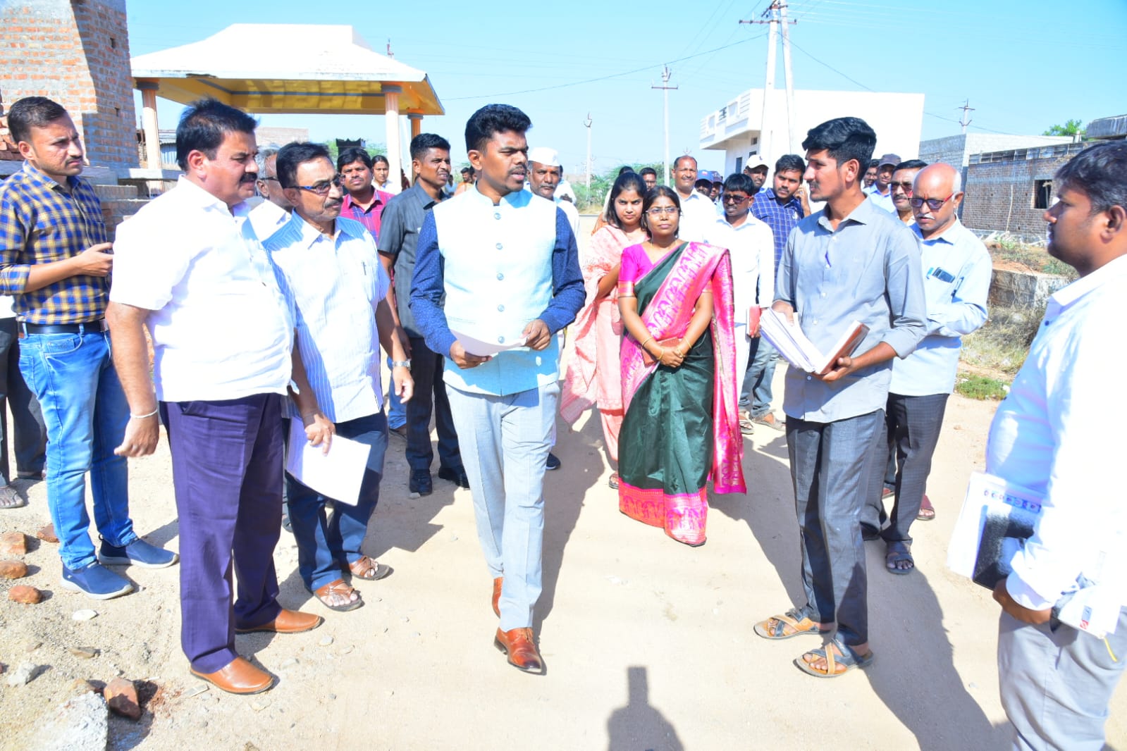 వేగవంతంగా ఇళ్ల నిర్మాణాలు : కలెక్టర్‌