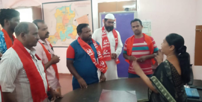 ఇళ్ల పట్టాలివ్వాలి :