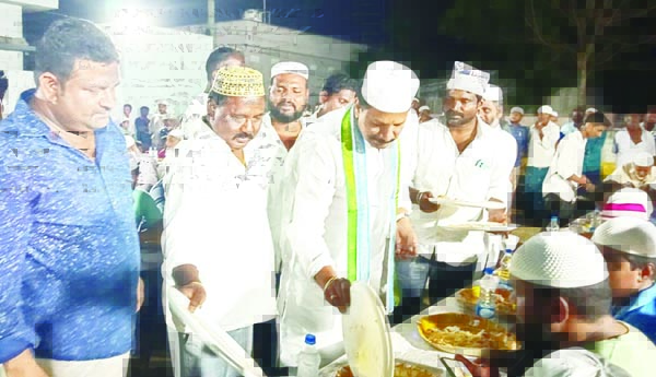 కర్లపాలెంలో ఇఫ్తార్‌ విందు