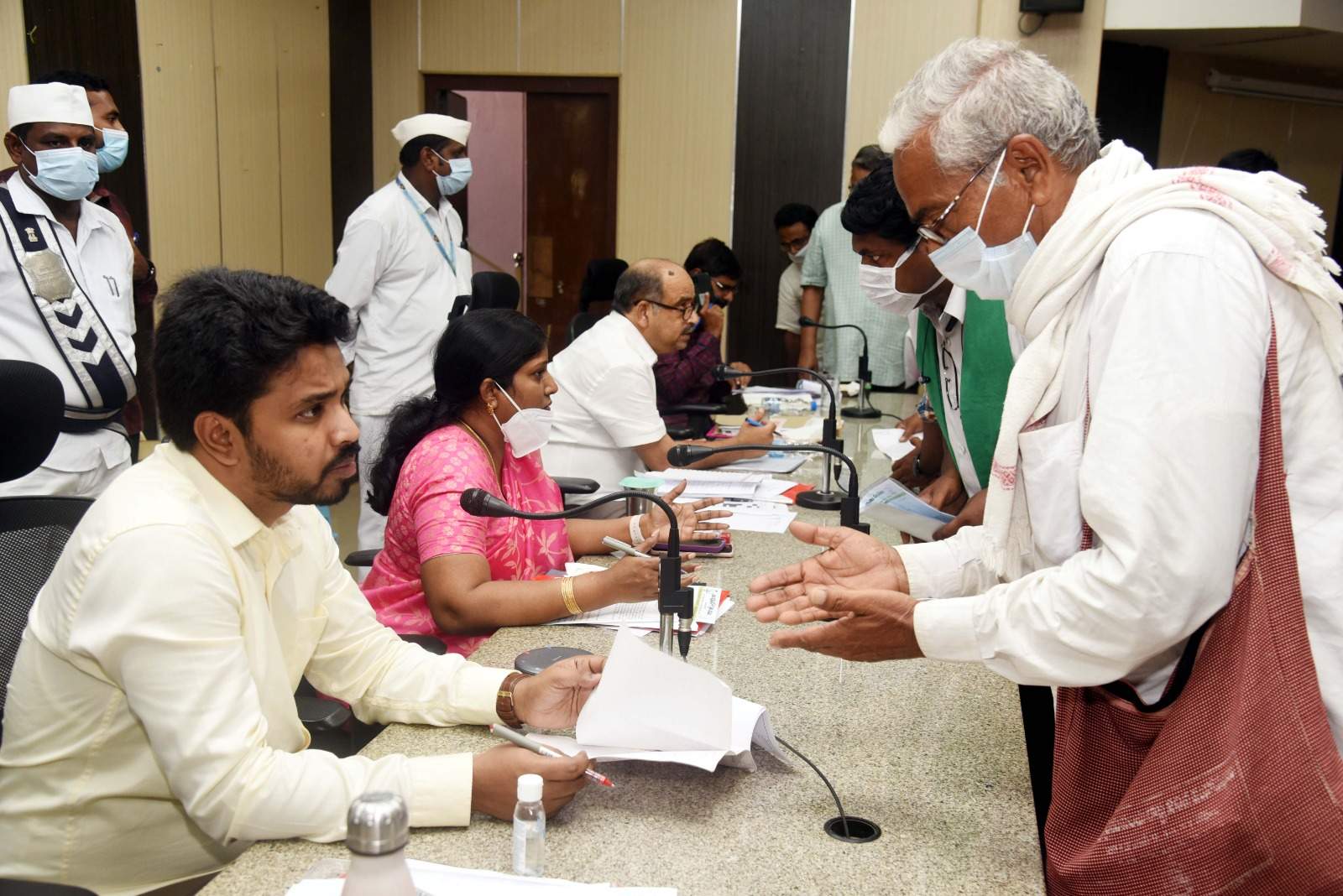 స్పందన అర్జీలకు ప్రాధాన్యత : కలెక్టర్‌