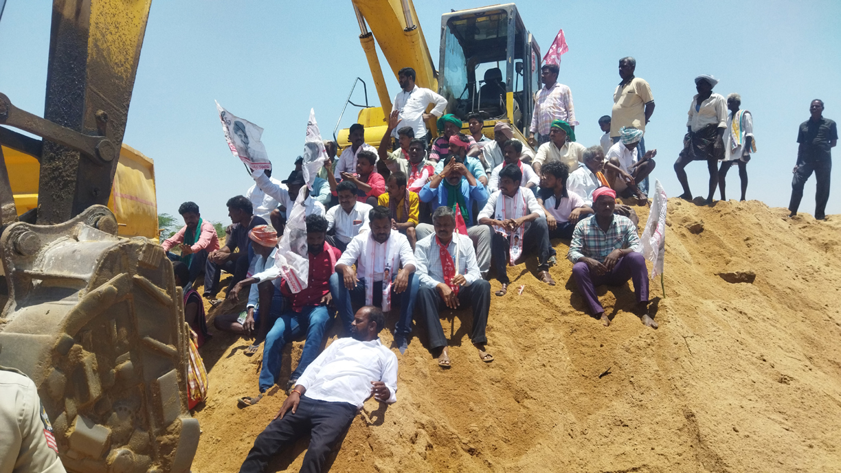 ఇసుక రీచ్‌ను రద్దు చేయాల్సిందే