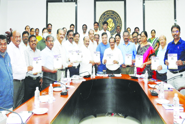 న్యాక్‌ టీం పర్యటనపై వీసీ సమీక్ష