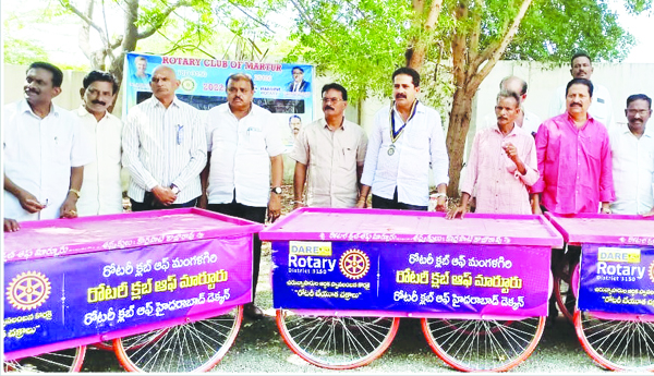 చిరు వ్యాపారులకు రోటరీ చేయూత