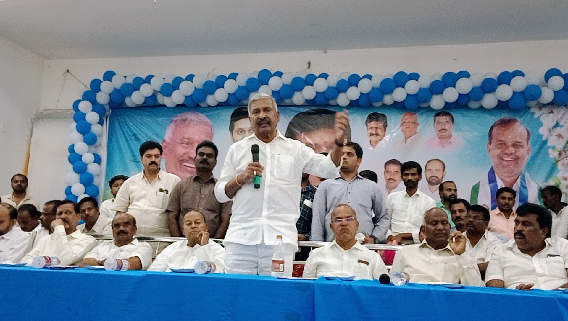 - మాట్లాడుతున్న మంత్రి పెద్దిరెడ్డి రామచంద్రారెడ్డి