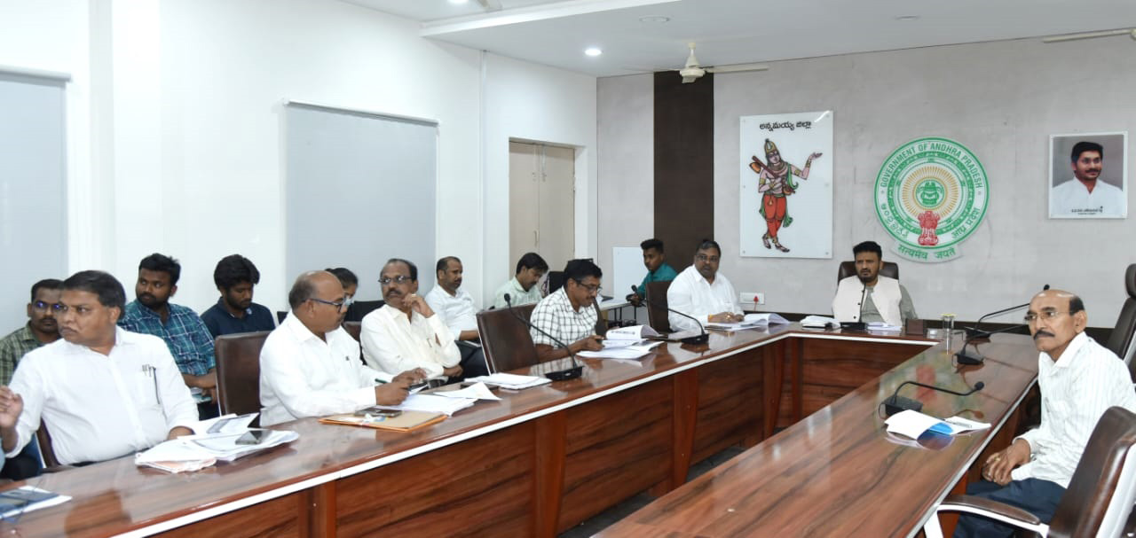 నిర్దేశించిన గడువులోగా రీసర్వే పూర్తి : కలెక్టర్‌