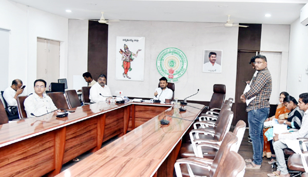 రీ సర్వే పనులను వేగవంతం : కలెక్టర్‌