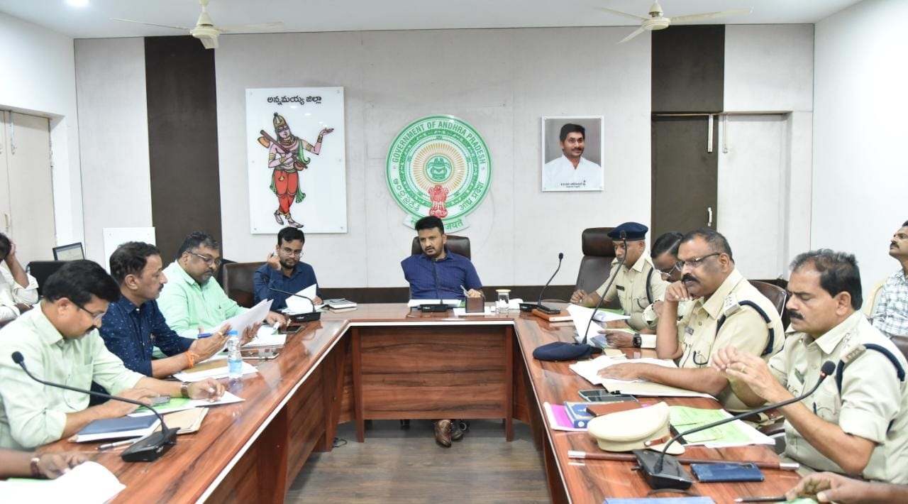 ఎస్సీ, ఎస్టీ అట్రాసిటీ కేసుల పరిష్కారానికి కృషి : కలెక్టర్‌