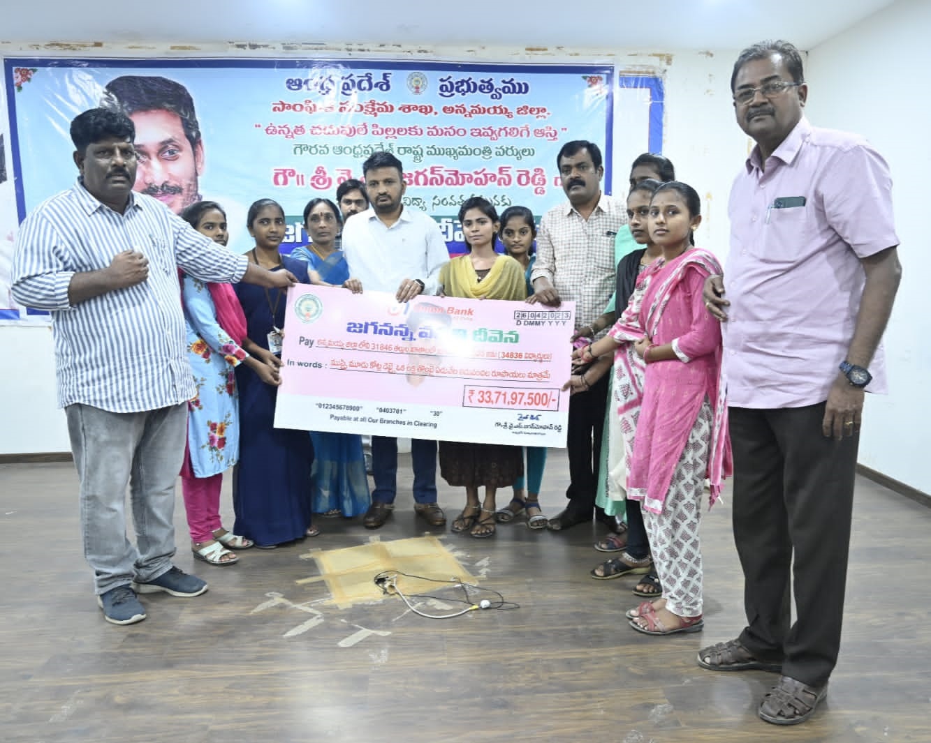 విద్యతోనే సమాజాభివృద్ధి : కలెక్టర్‌