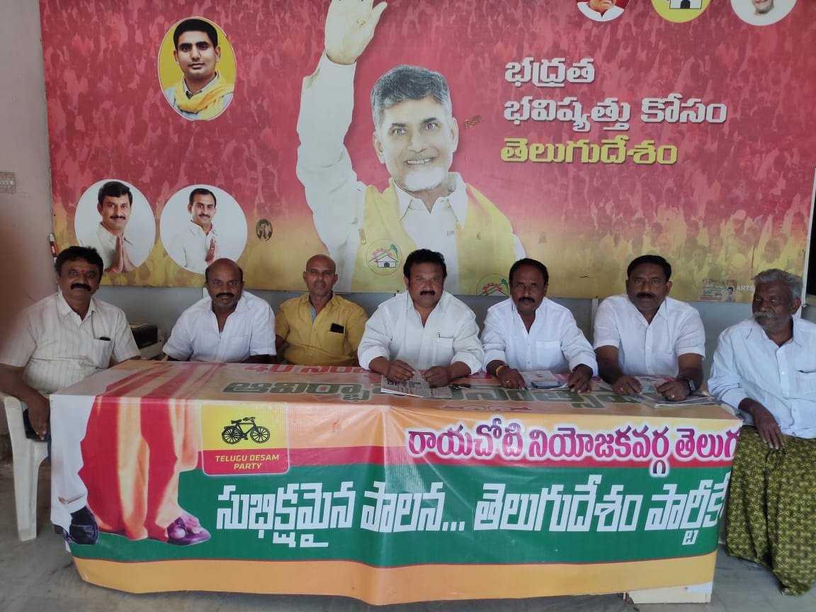- మాట్లాడుతున్న ఖాదర్‌బాషా