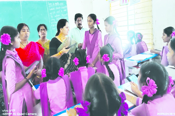 కెజిబివి పాఠశాలలో ఆర్‌జెడి ఆకస్మిక తనిఖీ