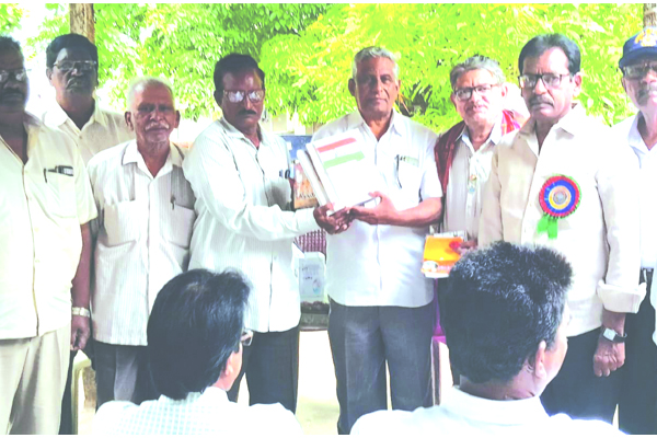 పుస్తక పఠనాన్ని అలవరచుకోవాలి