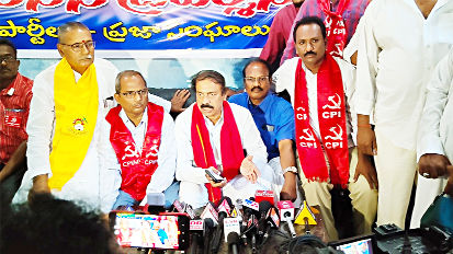 మాట్లాడుతున్న సీపీ ఐ రామకృష్ణ