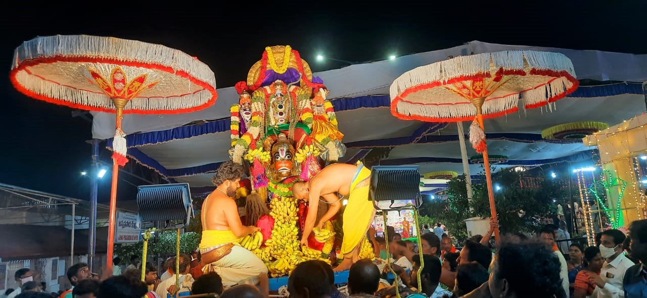 హనుమత్‌ వాహనంపై కోదండరాముడు