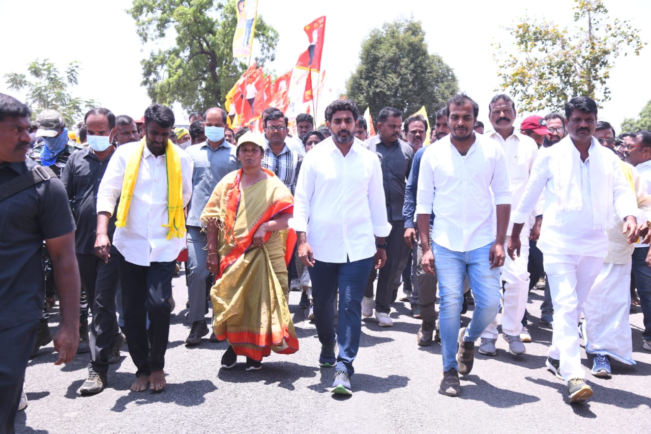 రాష్ట్రంలో భారాల పాలన : నారా లోకేష్‌