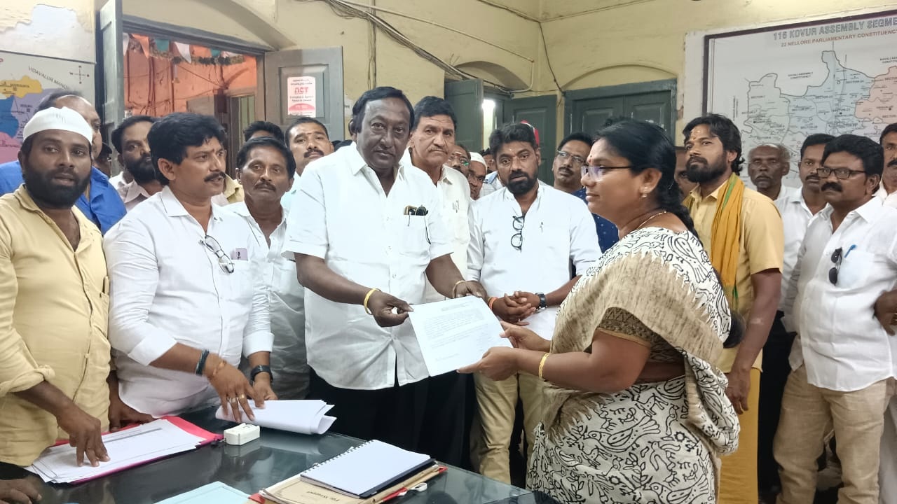 పోతిరెడ్డిపాలెంలో మట్టి మాఫియా