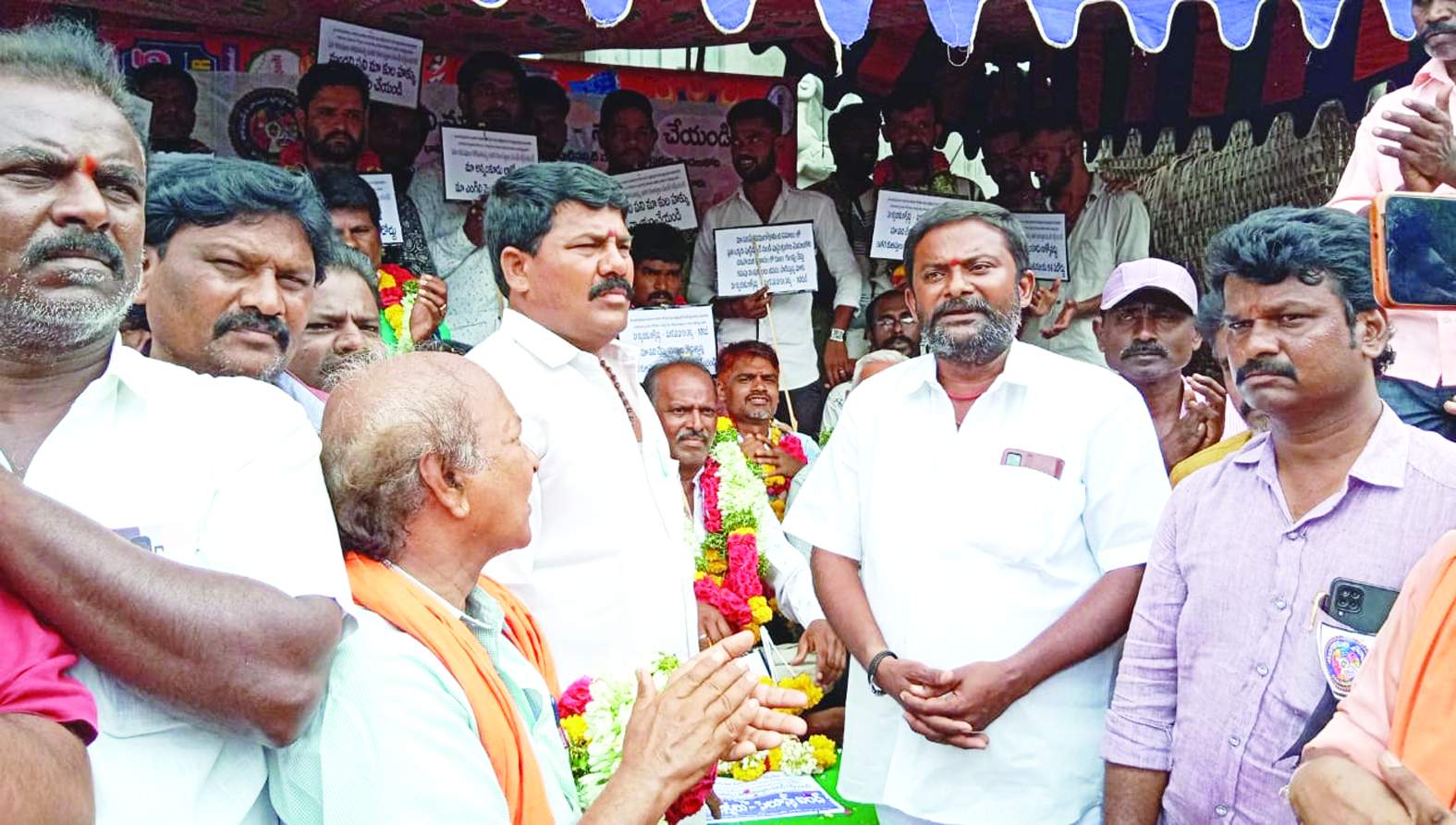 మద్దతు తెలుపుతున్న భూపాల్‌ చౌదరి