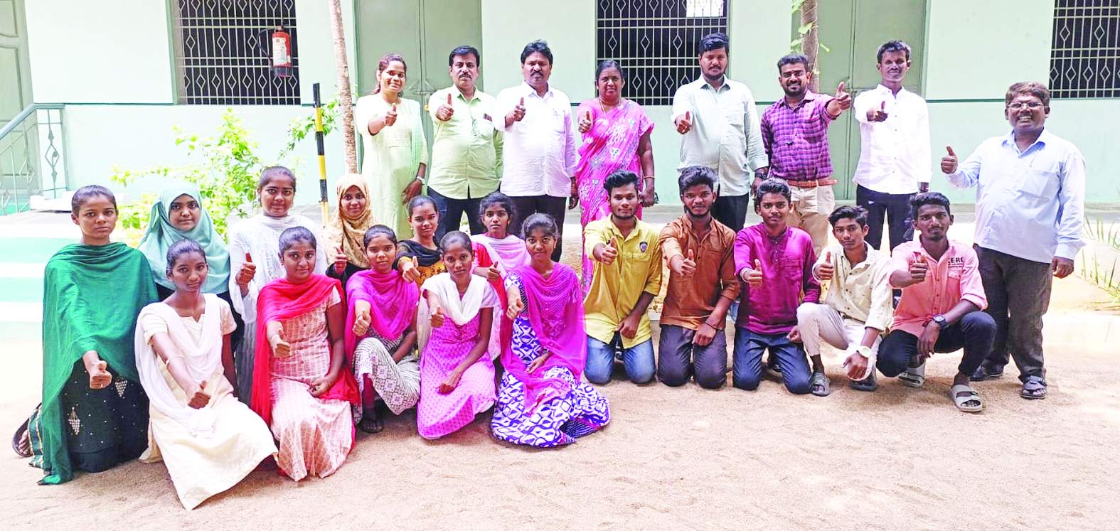 విజయకేతనం చూపిన నోబుల్‌ ఒకేషనల్‌ కళాశాల విద్యార్థులు