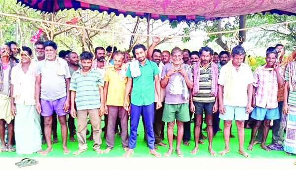 పనులు కల్పించకపోతే ఉరి వేసుకుంటాం