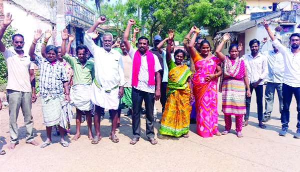 తాడి గ్రామాన్ని తరలించాలని నిరసన