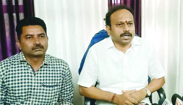 డివిఎన్‌ విద్యార్థులపై ఎస్‌ఐ దురుసు ప్రవర్తన!