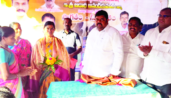 పాడి రైతులకు వడ్డీ లేని రుణాలు