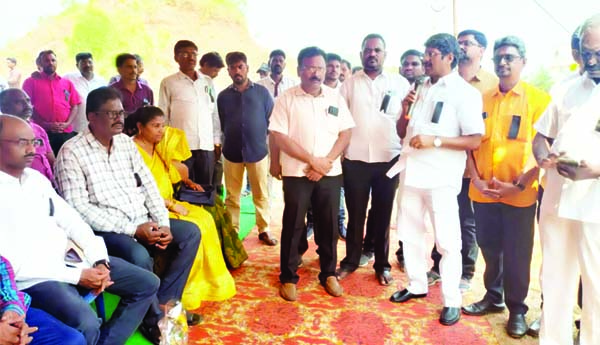 ఉద్యోగుల సమస్యలపై ప్రభుత్వ నిర్లక్ష్యం సరికాదు