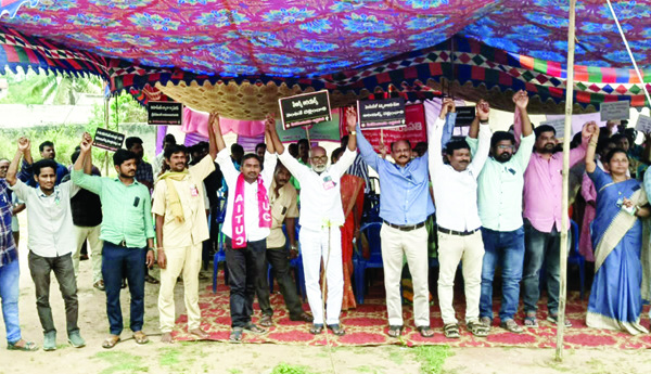 అవుట్‌ సోర్సింగ్‌ ఉద్యోగుల సమస్యలు పరిష్కరించాలి