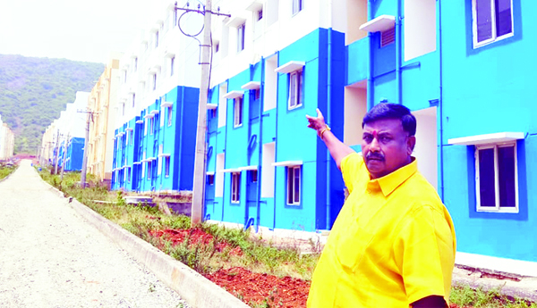 టిడ్కో గృహాలను లబ్ధిదారులకు ఇవ్వాలి