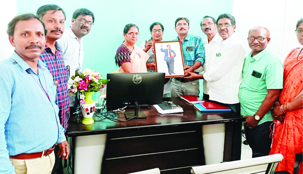 ఉపాధ్యాయుల సమస్యలను పరిష్కరించాలి