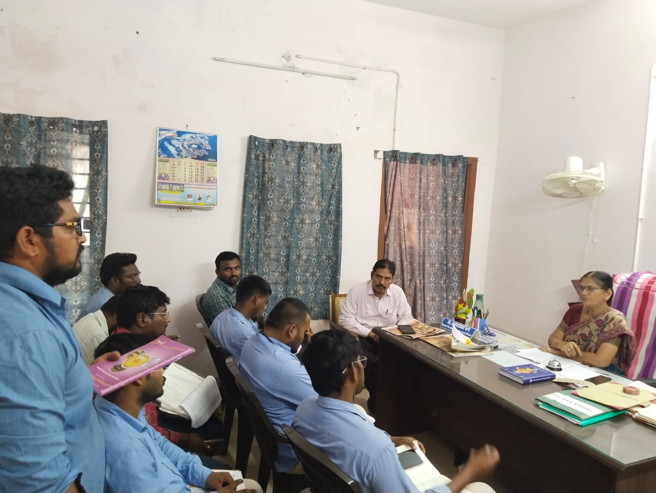 నాడు-నేడు పనులపై సమీక్ష
