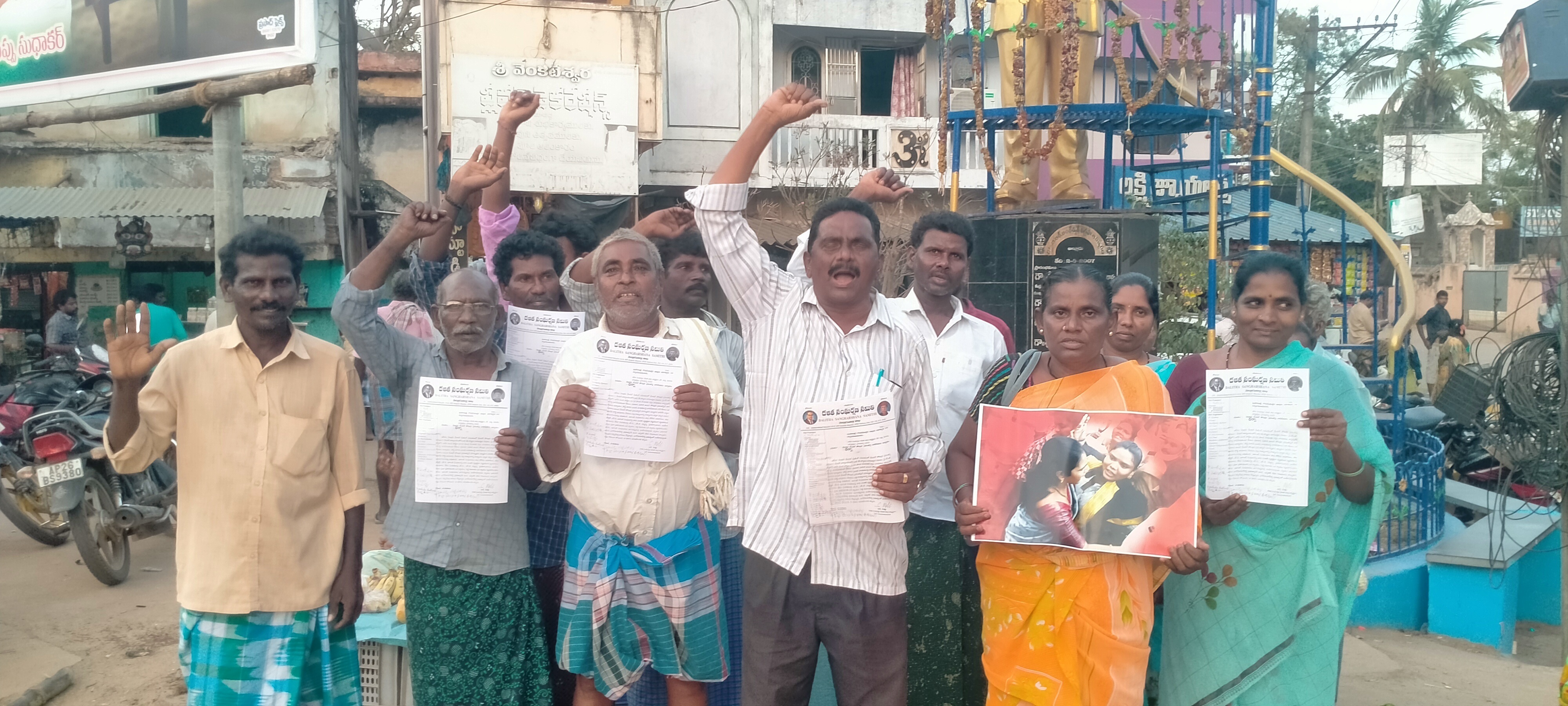 మేయర్‌పై దాడి చేసిన వారిని అరెస్టు చేయాలి