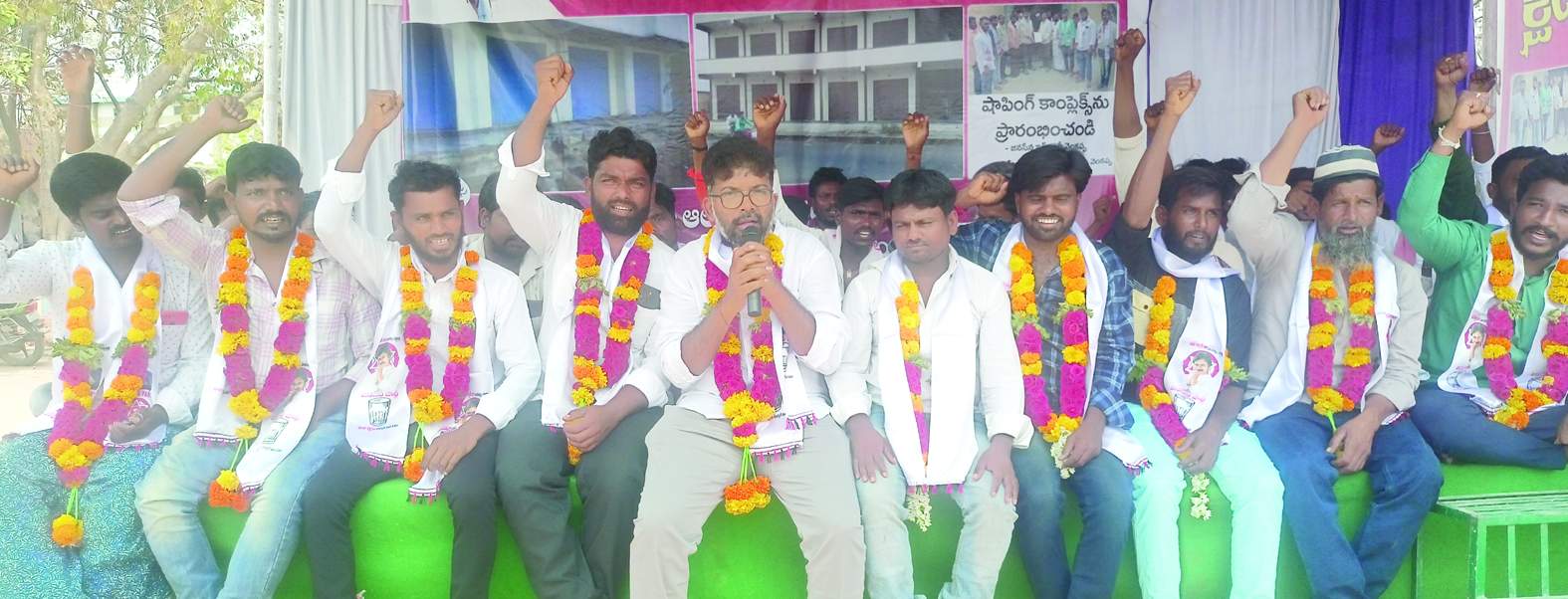 రిలే దీక్షలో పాల్గొన్న తెర్నేకల్‌ వెంకప్ప