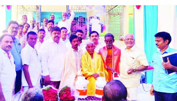 పాడి రైతుల అభ్యున్నతకు కృషి